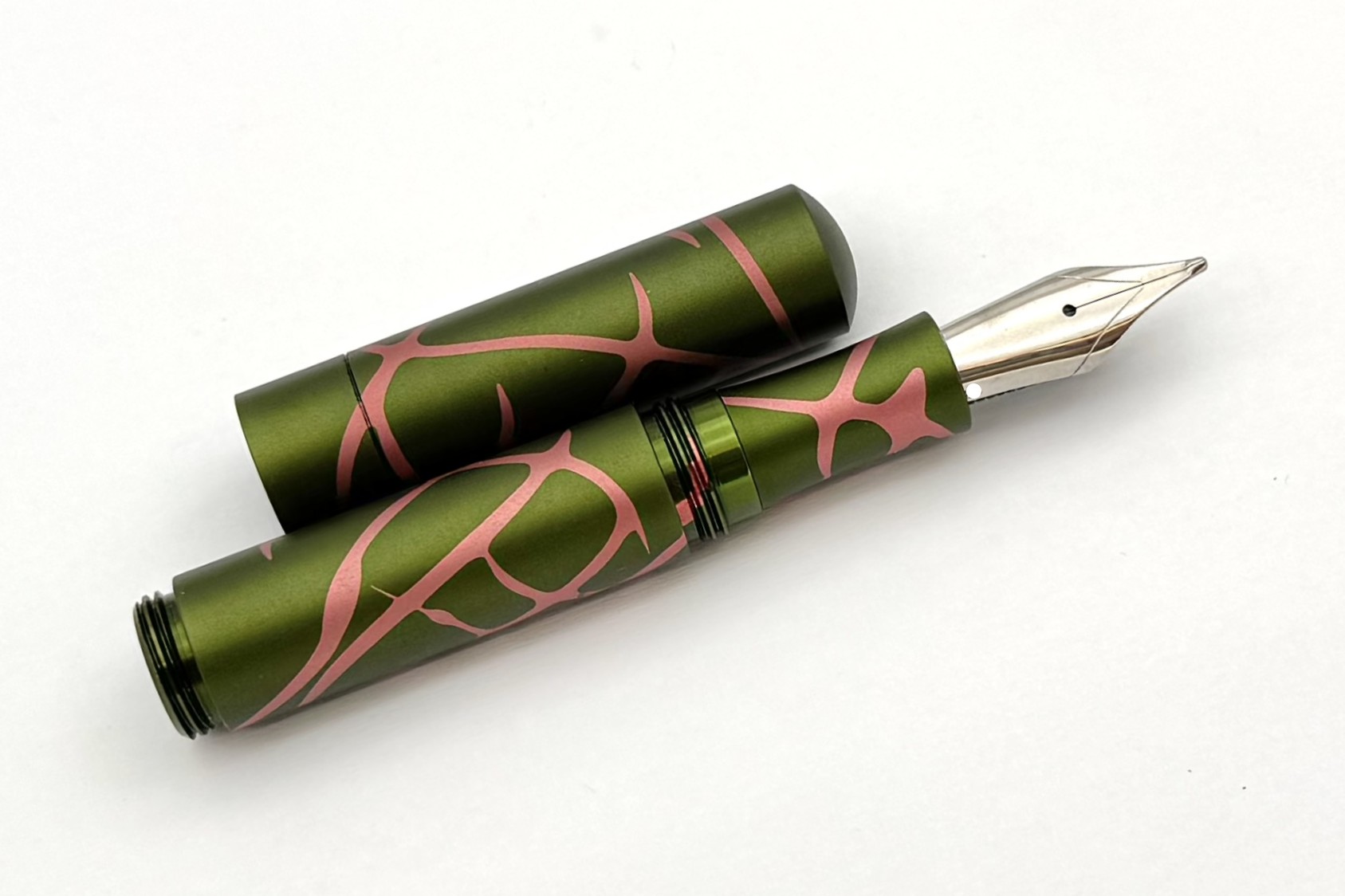 SchonDSGNAnodizedAluminumGreenSalmonSplashPocketSixFP_D